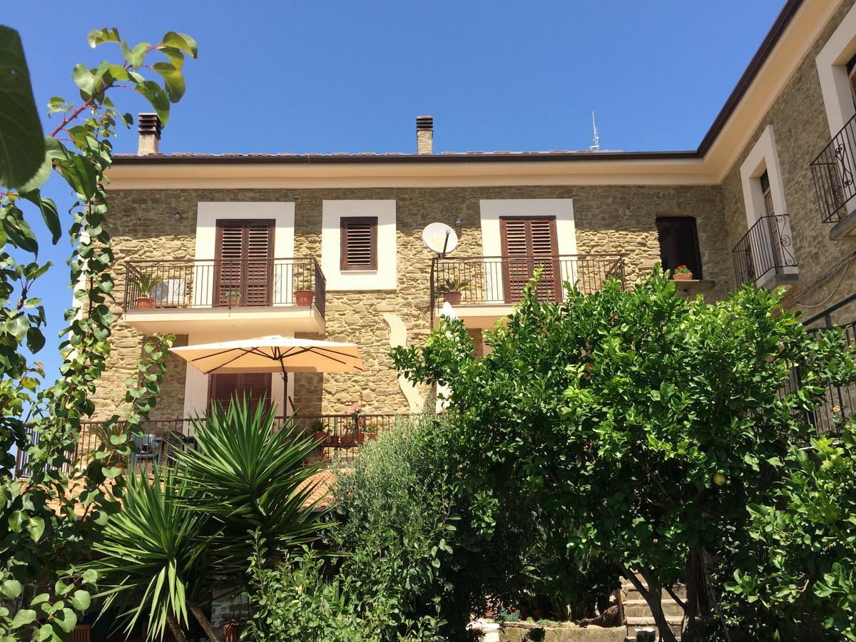 Pozzo Medievale Prignano Cilento Exterior photo